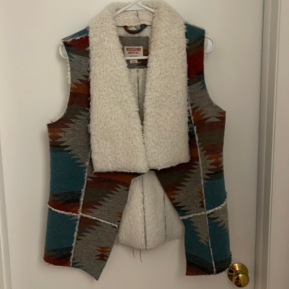 Mossimo size large pattern vest.